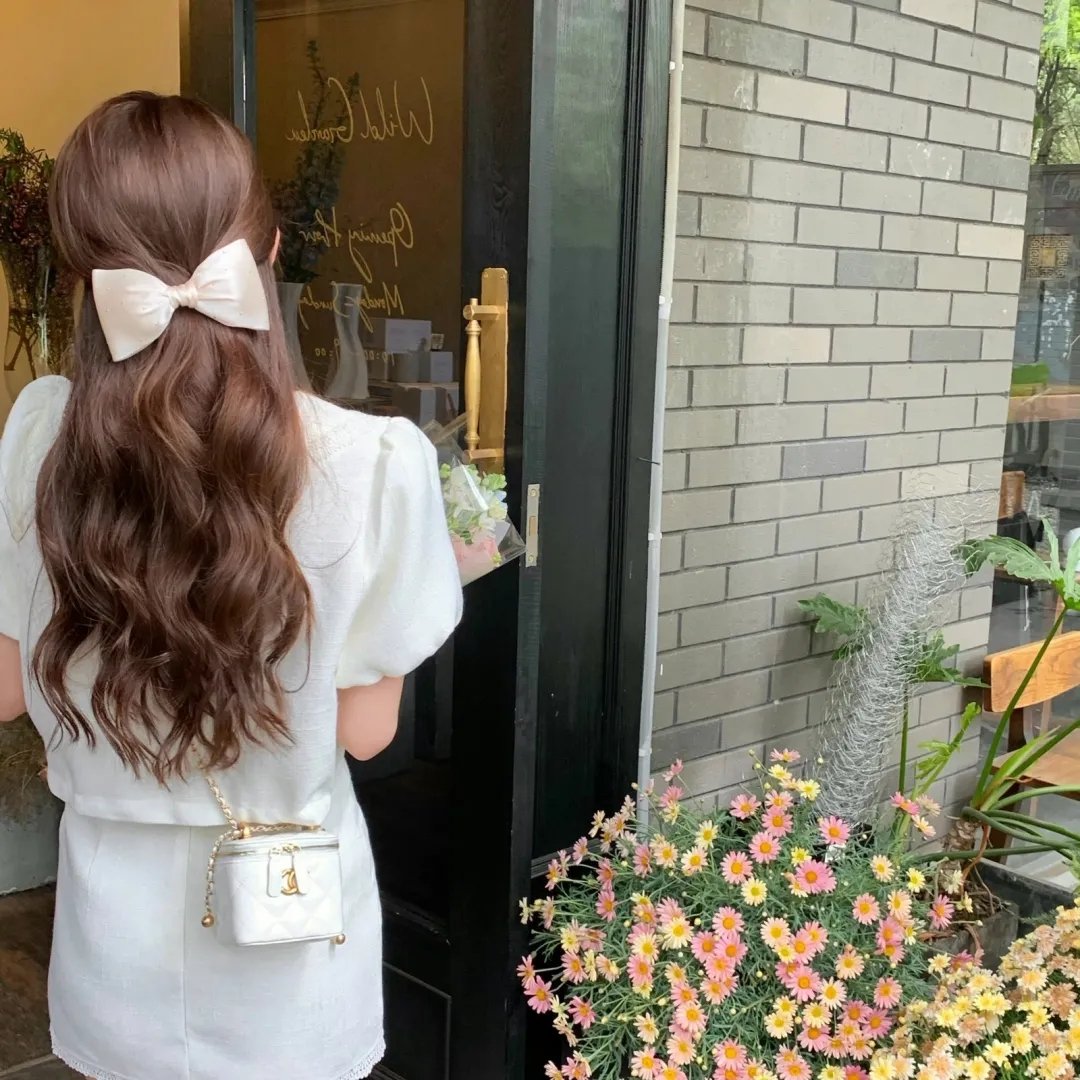 解开他的蝴蝶结